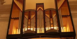 Aufbau der Goll-Orgel der Dreikönigskirche Visp 2010