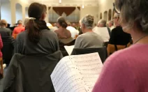 Probe des Gesamtchors im Musiksaal